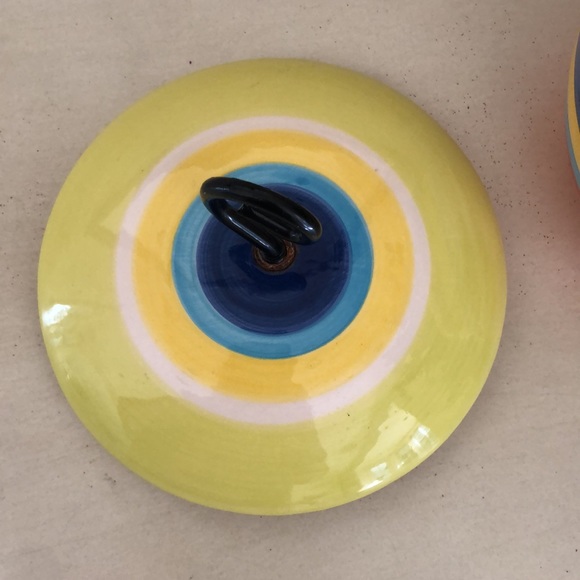 Colorful ceramic covered dish with mixed media handle - Picture 3 of 7